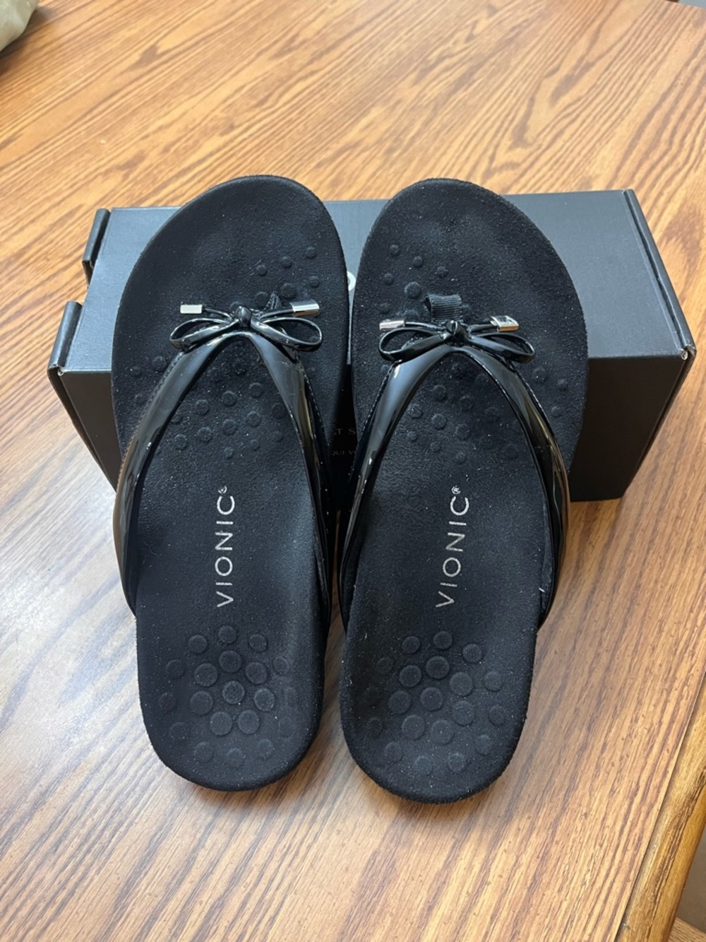 Vionic Black Patent Bow Flip Flops with Arch Support